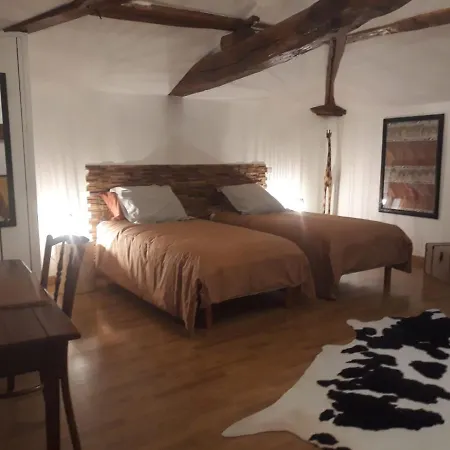 Holiday home Avec Cheminee Et Exterieur La Neuville-aux-Bois